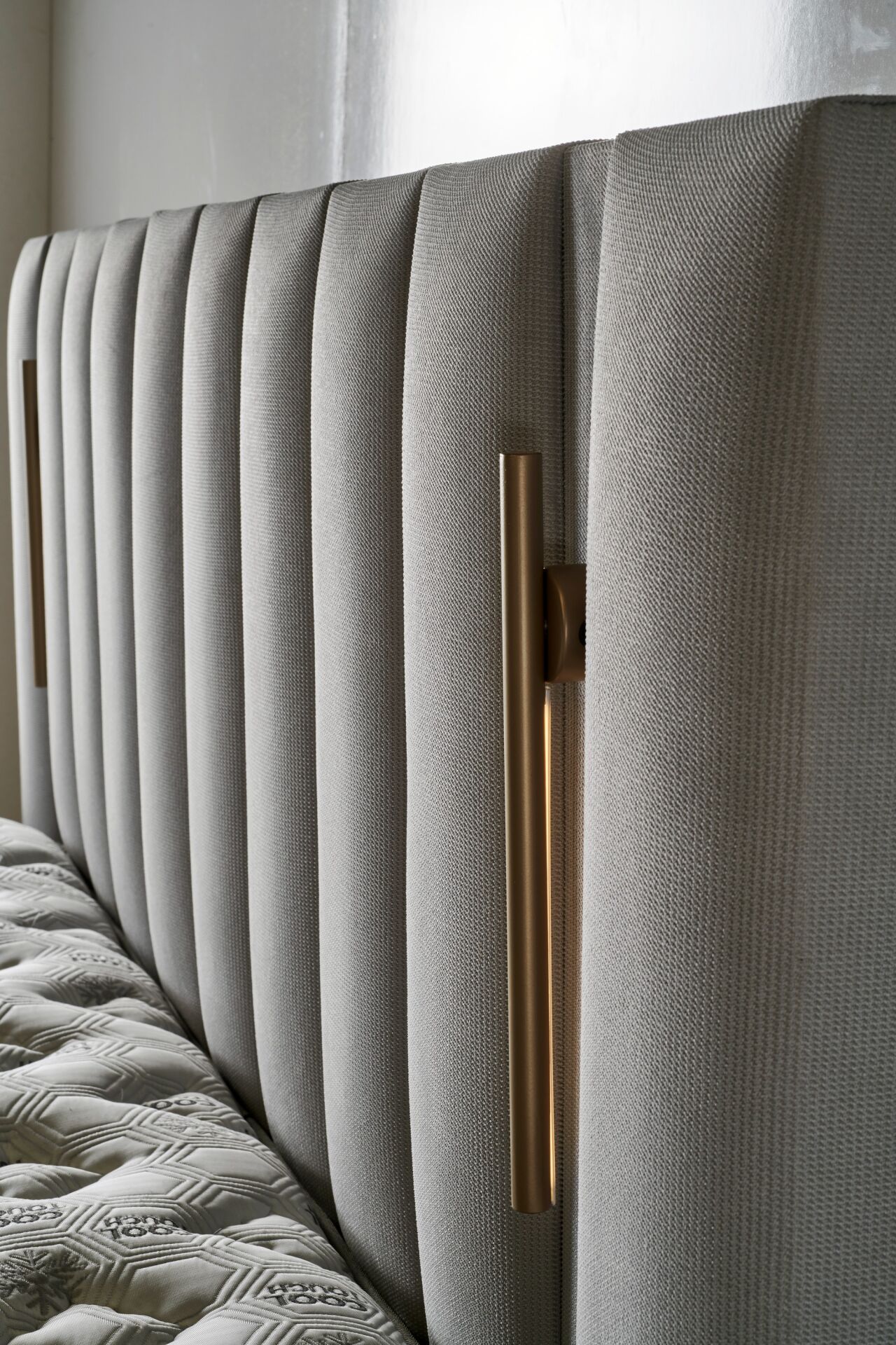 Cold Effect 180x200 Double Divan base, Headboard Set CB3401